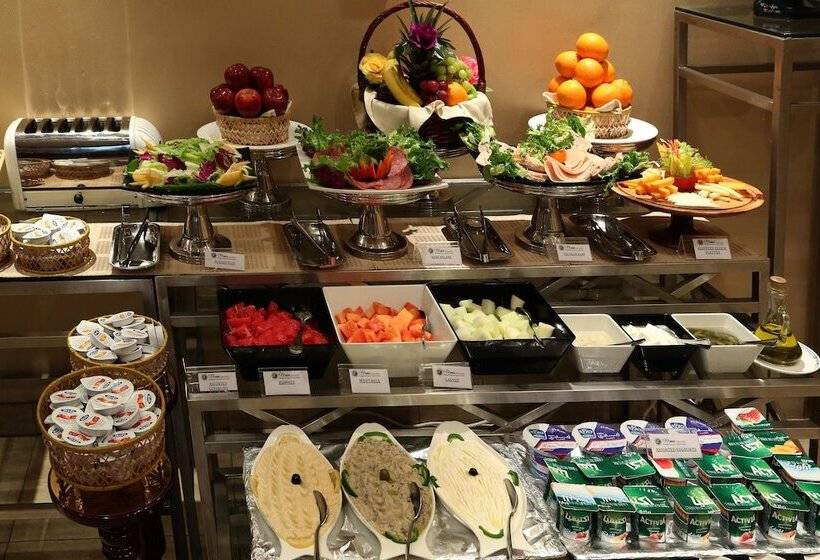 Monroe Hotel & Suites