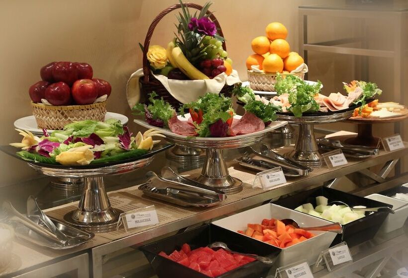 Monroe Hotel & Suites