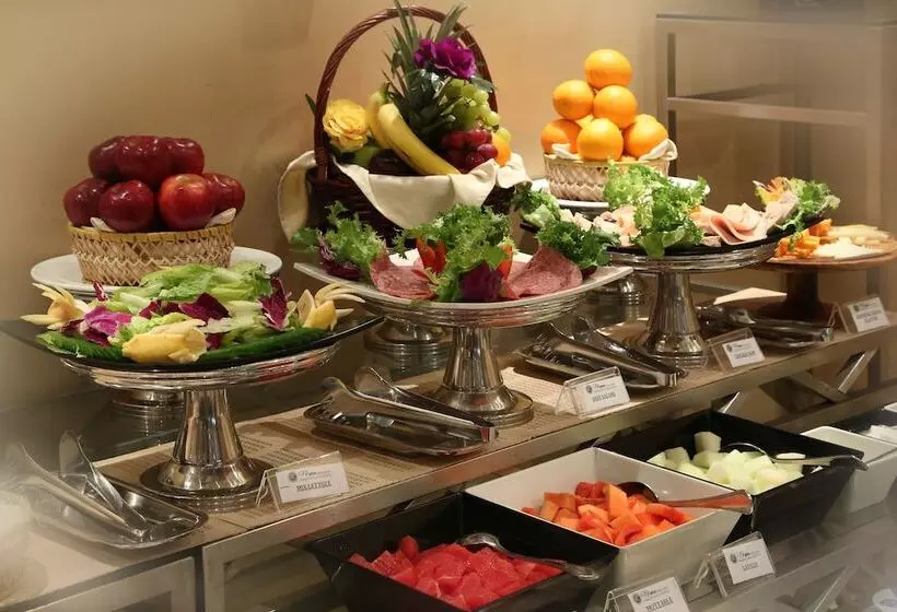 Monroe Hotel & Suites