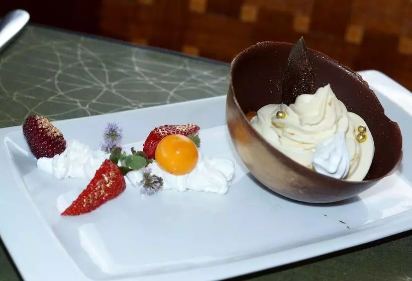 Отель Stubel Suites & Cafe