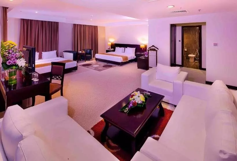 Monroe Hotel & Suites