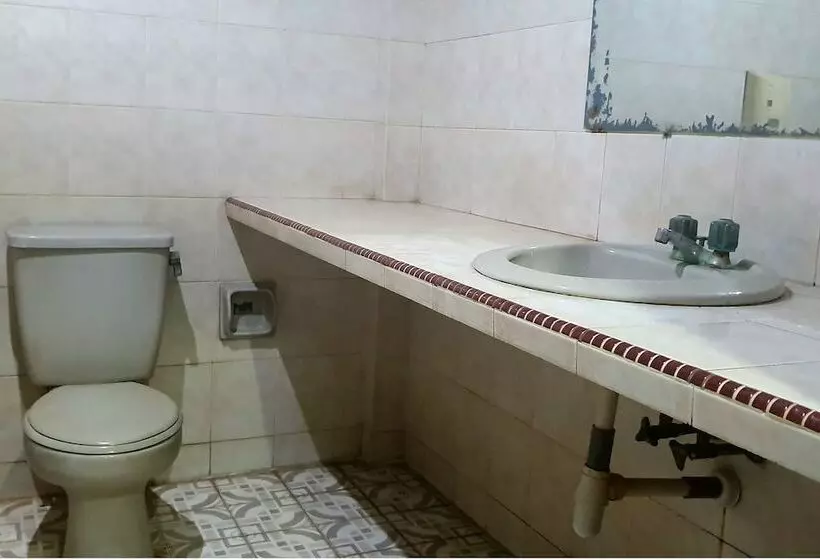 Hotelli Chitra By Oyo Rooms