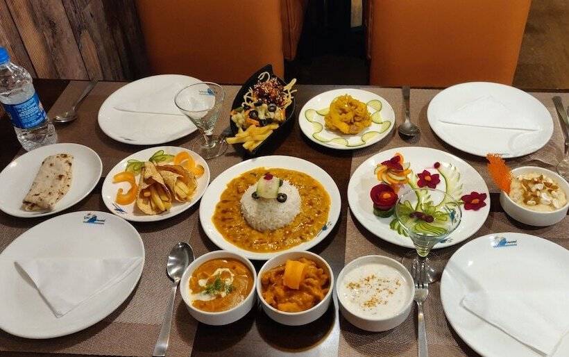 Отель Goa Continental