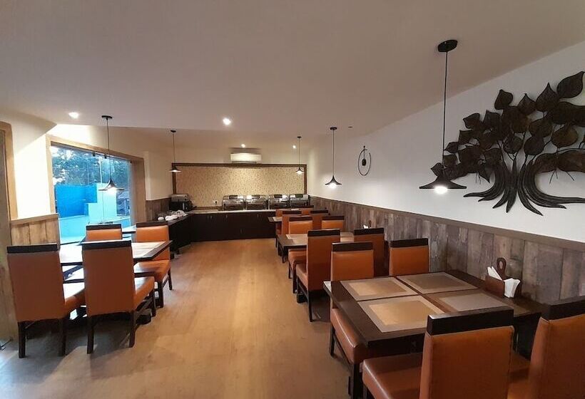 Отель Goa Continental