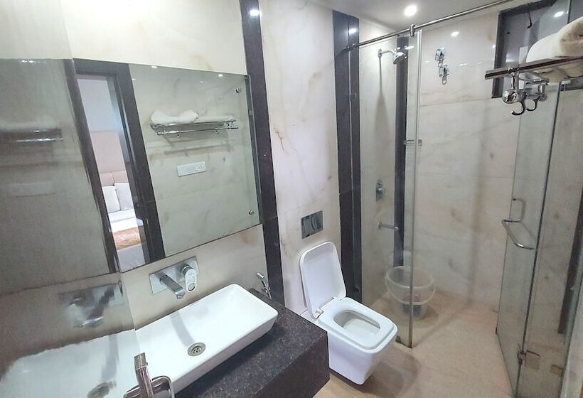 Отель Goa Continental