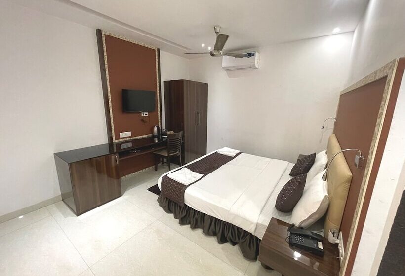 Отель Goa Continental