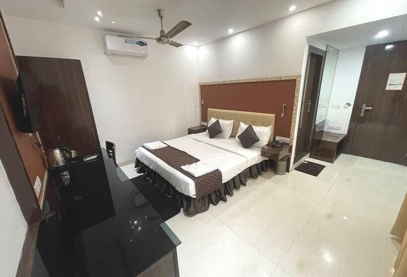 Отель Goa Continental