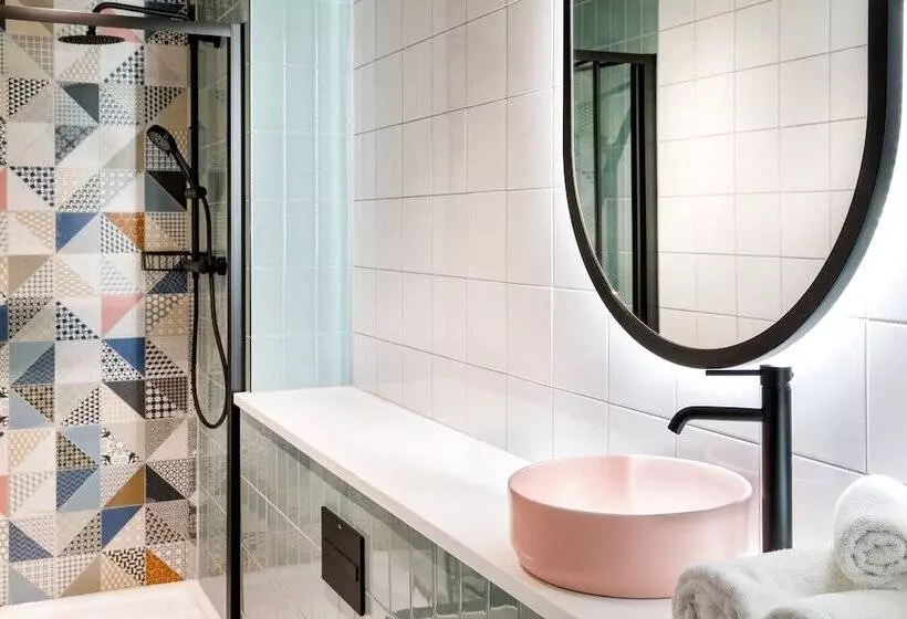 ホテル Spark By Hilton London Romford