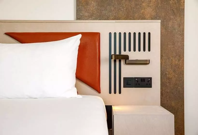 ホテル Spark By Hilton London Romford