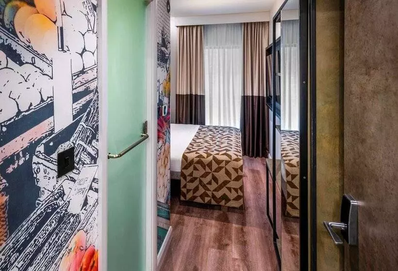 ホテル Spark By Hilton London Romford