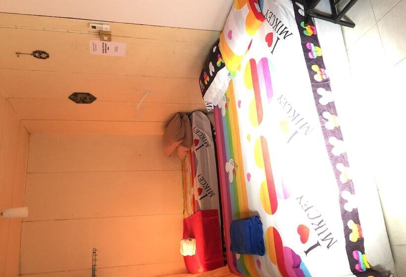 בית מלון כפרי Pesona Backpackers Inn