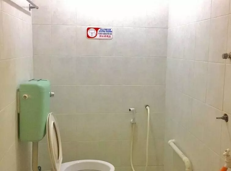 هتل Pesona Backpackers Inn