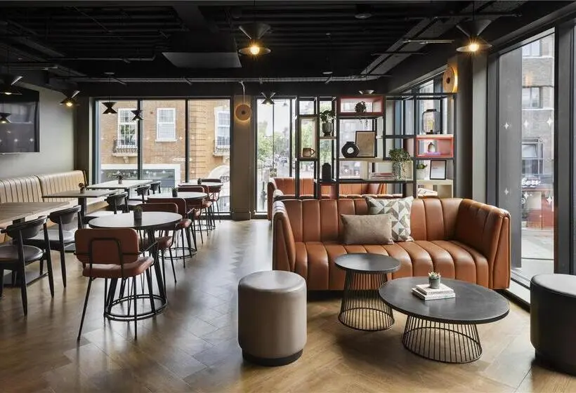 ホテル Spark By Hilton London Romford