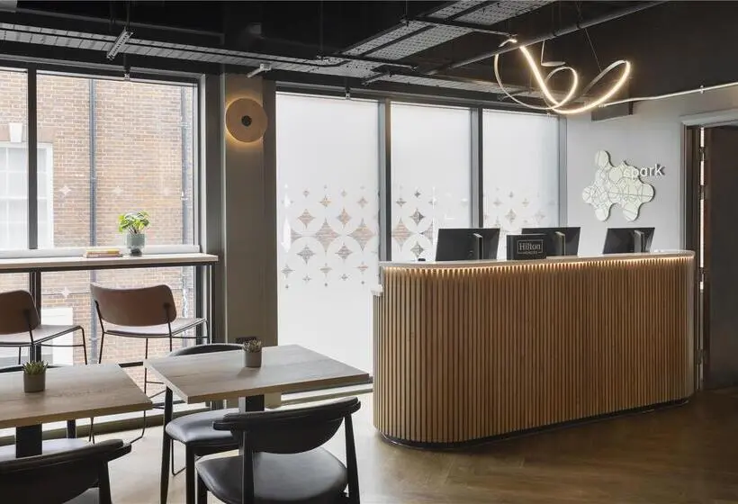 ホテル Spark By Hilton London Romford