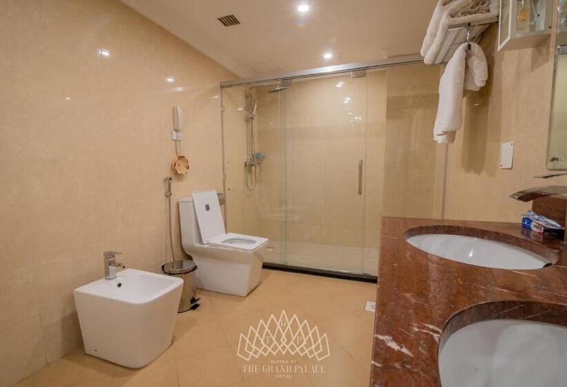 هتل The Grand Palace