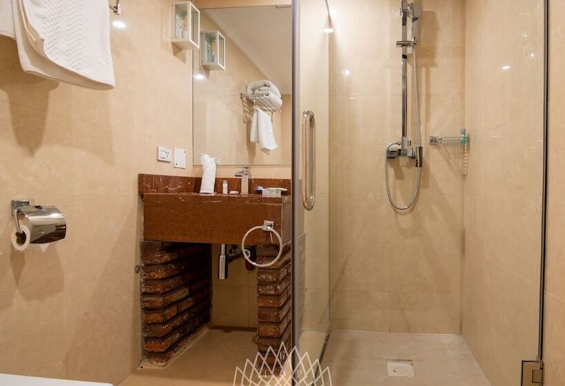 هتل The Grand Palace