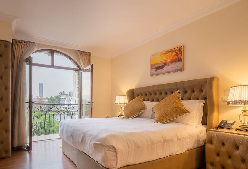 هتل The Grand Palace