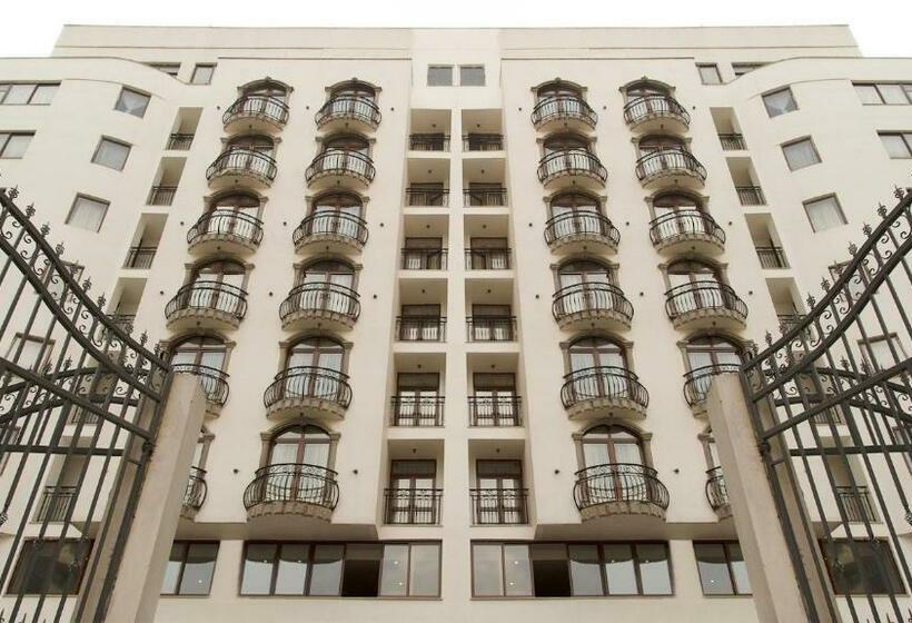 هتل The Grand Palace