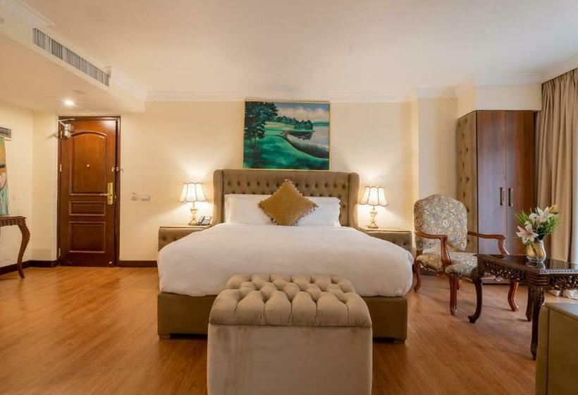 هتل The Grand Palace