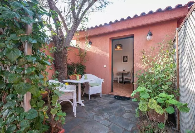 هتل The Varos Residences