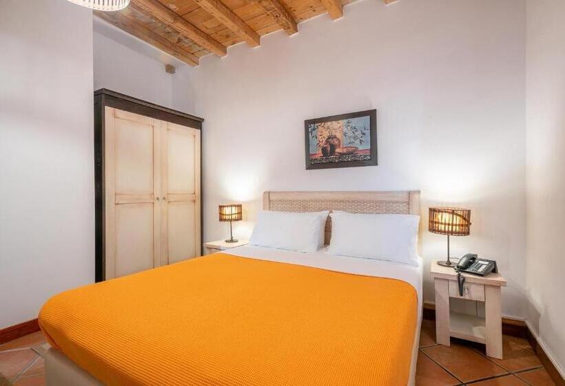 ホテル The Varos Residences