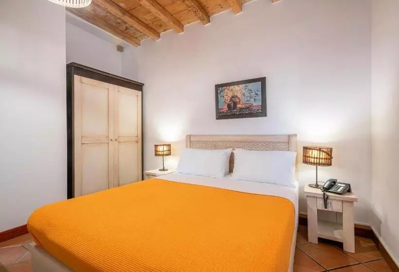 هتل The Varos Residences