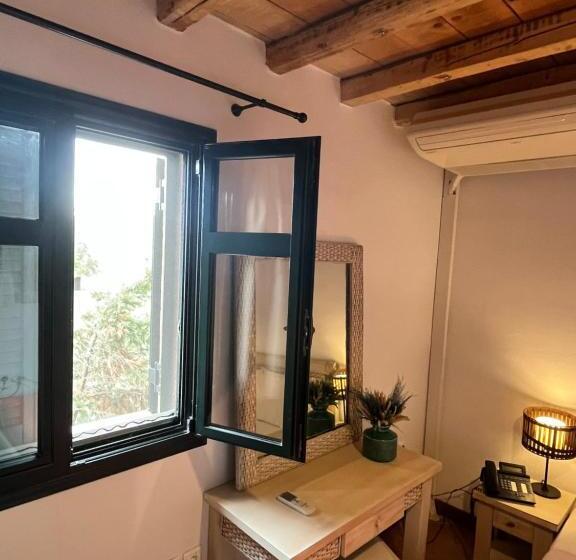 ホテル The Varos Residences