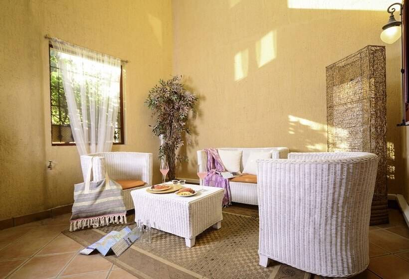 ホテル The Varos Residences