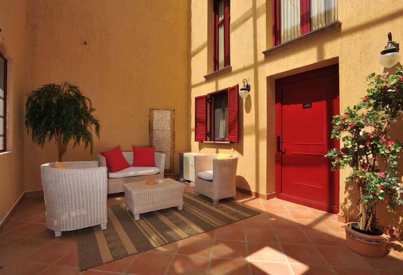 ホテル The Varos Residences