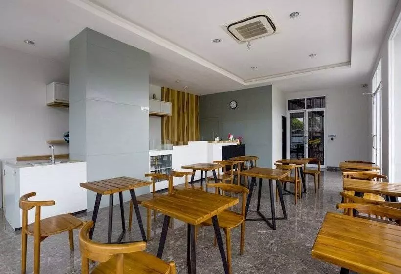 Hotelli Collection O The Regia Tambun