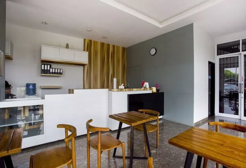 Hotelli Collection O The Regia Tambun