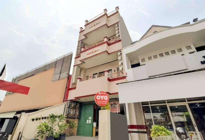 בית מלון כפרי Oyo 90048 Teratai Bekasi Guesthouse