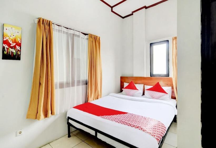 בית מלון כפרי Oyo 90048 Teratai Bekasi Guesthouse