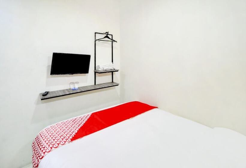 בית מלון כפרי Oyo 90048 Teratai Bekasi Guesthouse