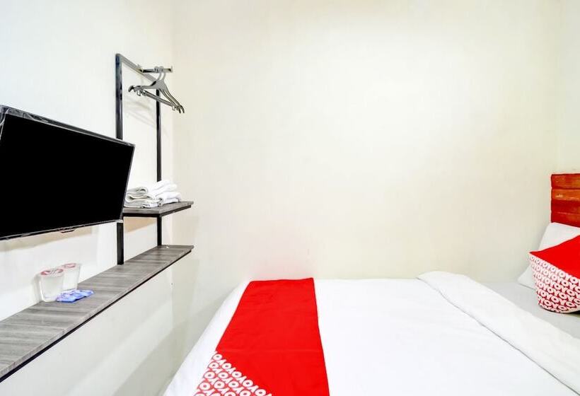 בית מלון כפרי Oyo 90048 Teratai Bekasi Guesthouse