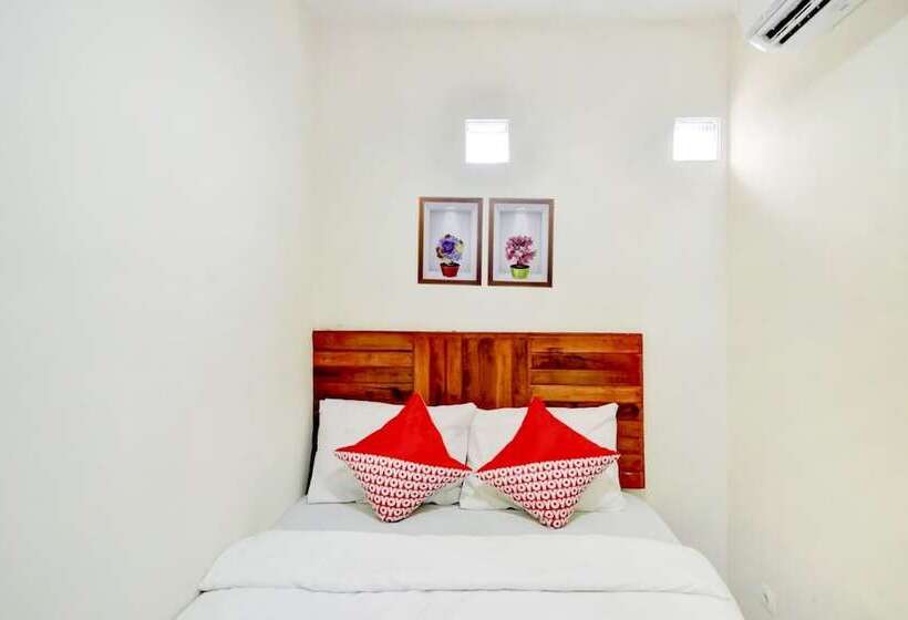 בית מלון כפרי Oyo 90048 Teratai Bekasi Guesthouse