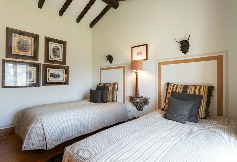 酒店 Rosa Estates: The Farmhouse & Stables