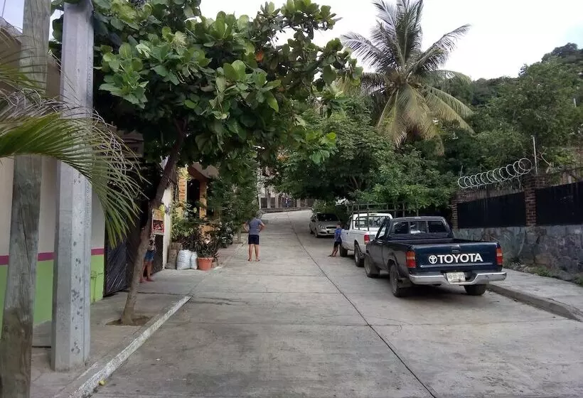 ホテル Air Conditioning, Insurance And Economic Room In Zihuatanejo