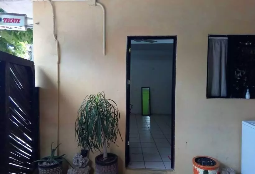 ホテル Air Conditioning, Insurance And Economic Room In Zihuatanejo