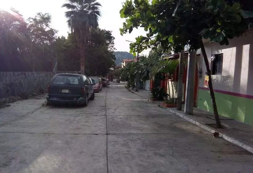 ホテル Air Conditioning, Insurance And Economic Room In Zihuatanejo