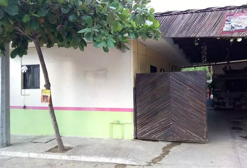 ホテル Air Conditioning, Insurance And Economic Room In Zihuatanejo