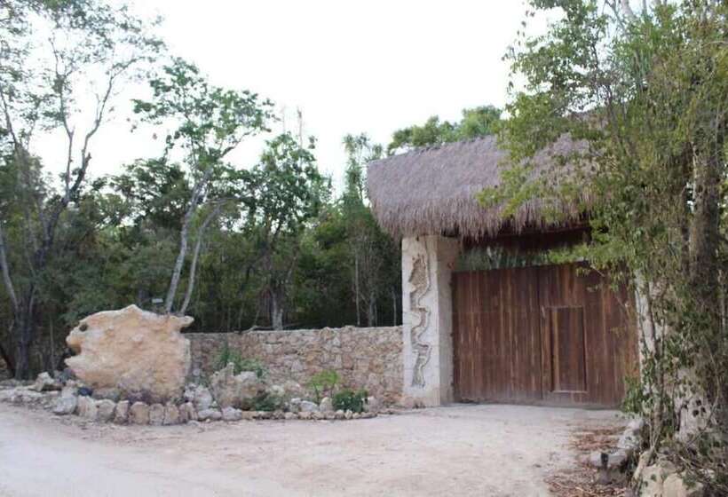 בית מלון כפרי Casa Nah Ku Hostel