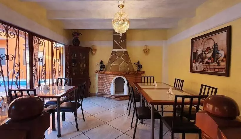 هتل El Jardín Del Edén