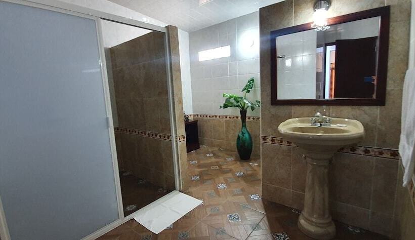 هتل El Jardín Del Edén