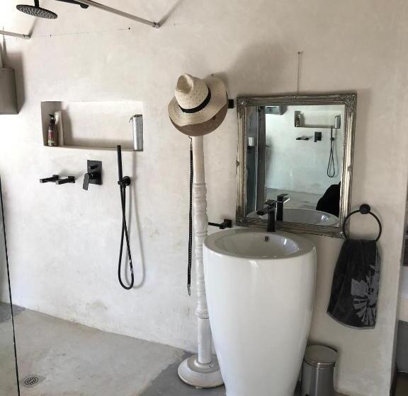 مبيت وإفطار Simba Safaris African Pride Exotic Lodge