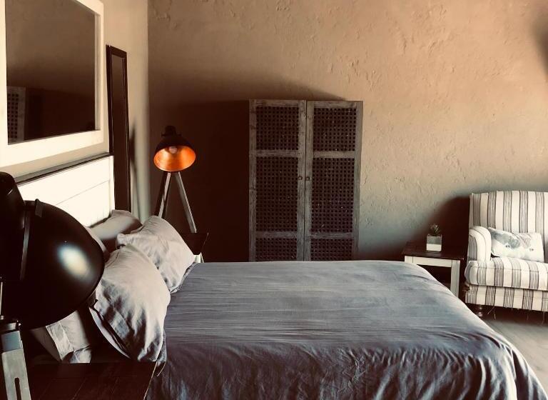 مبيت وإفطار Simba Safaris African Pride Exotic Lodge