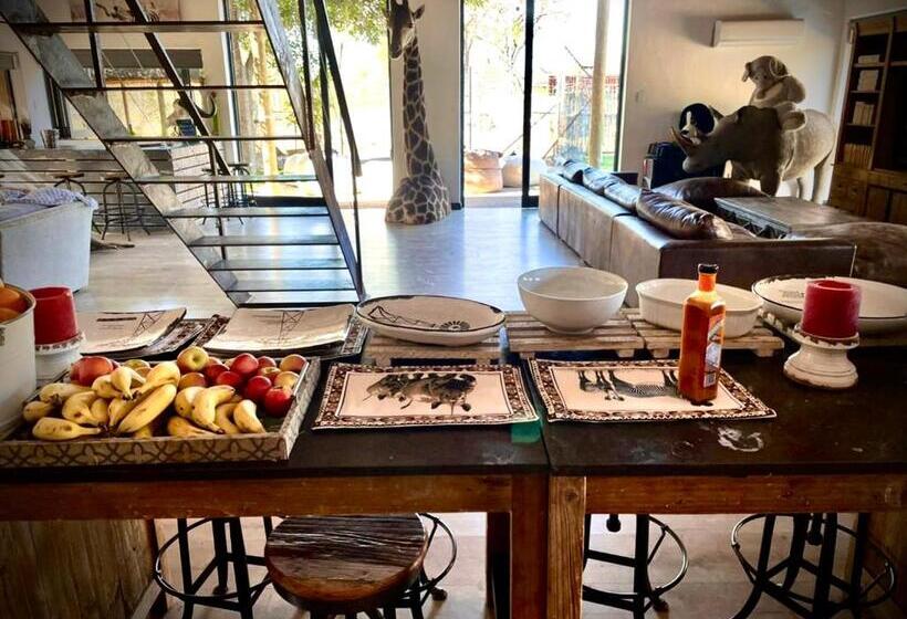 مبيت وإفطار Simba Safaris African Pride Exotic Lodge