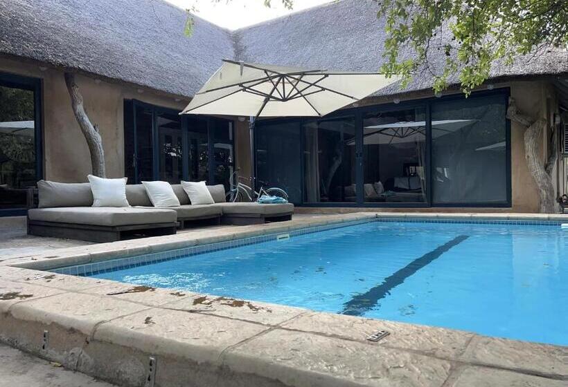 مبيت وإفطار Simba Safaris African Pride Exotic Lodge