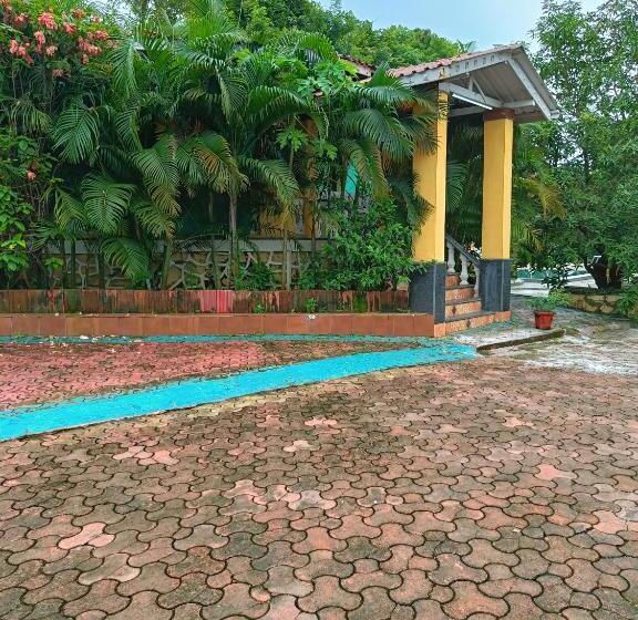 Giriraj Garden Resort, Alibaug