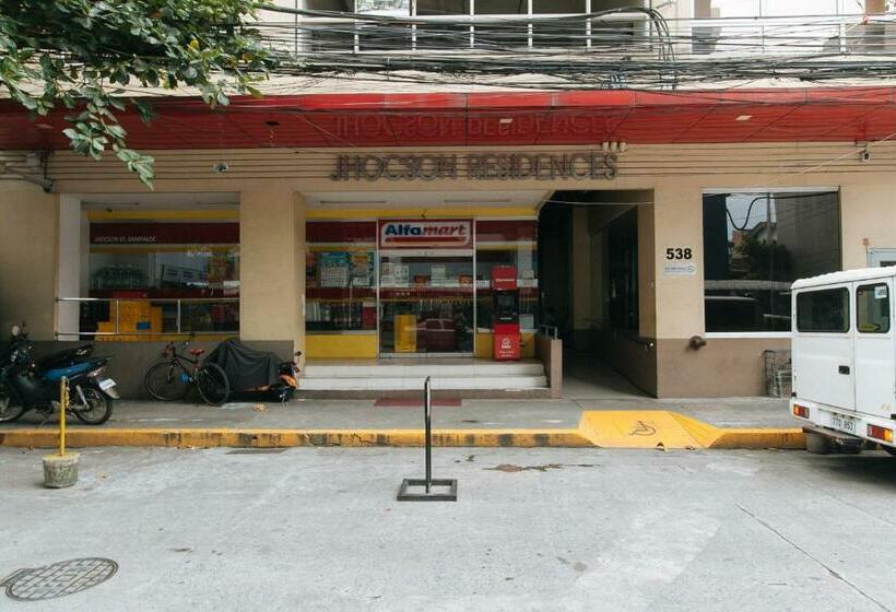 בית מלון כפרי Jhocson Residences Manila